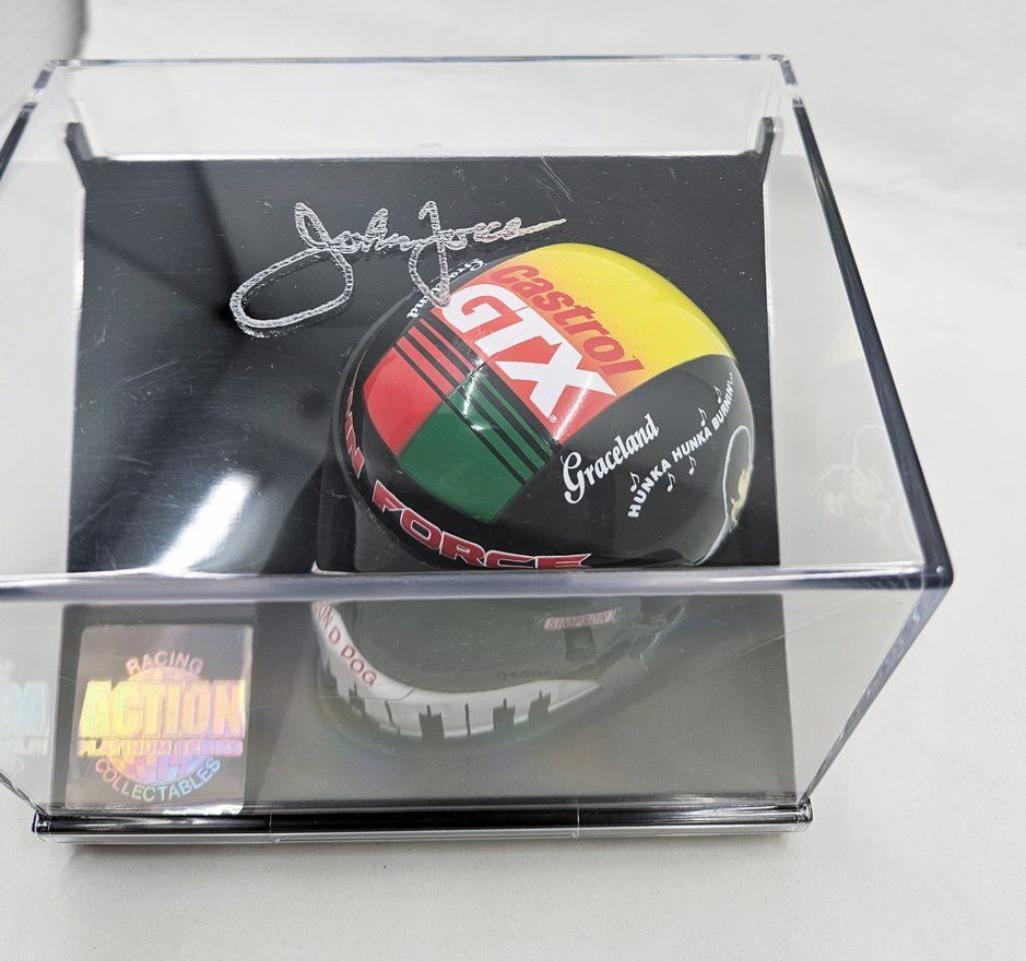 Statuette: John Force - Elvis Presley Helm 1:4 (1998) – Usato da Zürich venduto da Numark