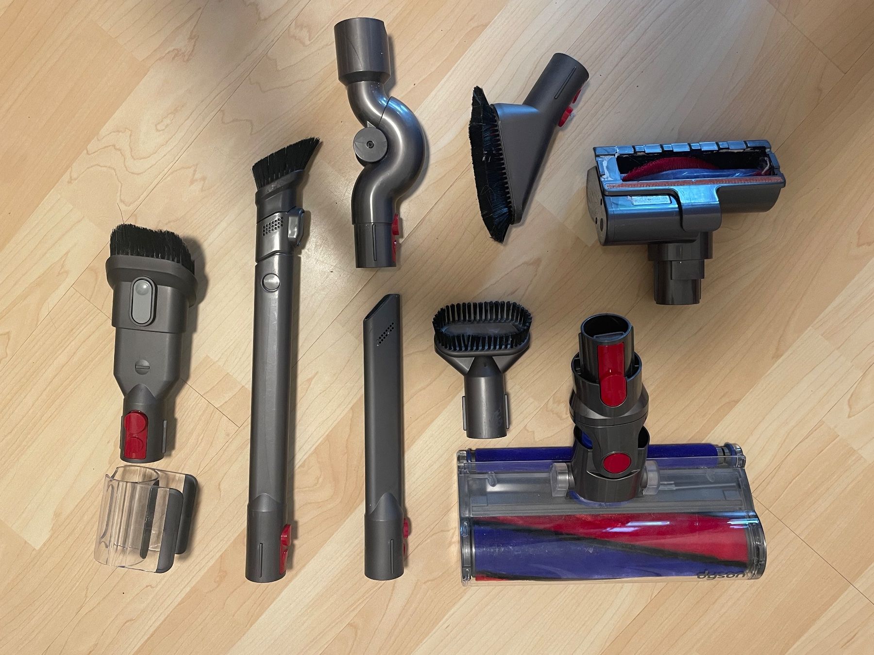 Dyson Aspirapolveri & Accessori: Dyson V11 Absolute Pro diverse Aufsätze – Usato da Birsfelden venduto da Schwimby10