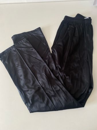 Schwarze Trainingshose Grösse s- M - Ideal für den Sport!