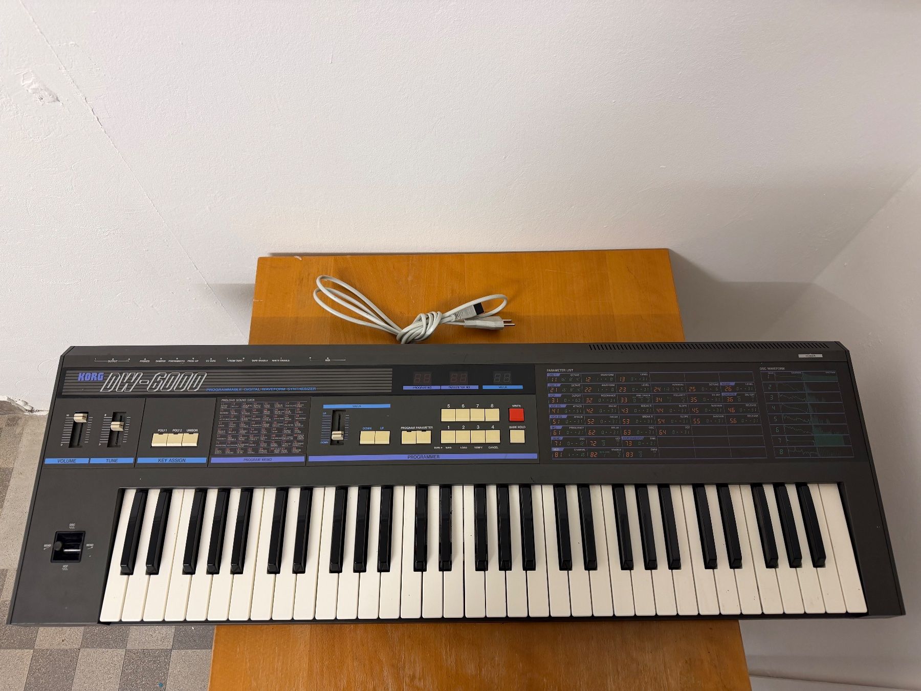 Korg Strumenti musicali: Korg DW-6000 synth – Usato da Biel/Bienne venduto da Benbravo 1