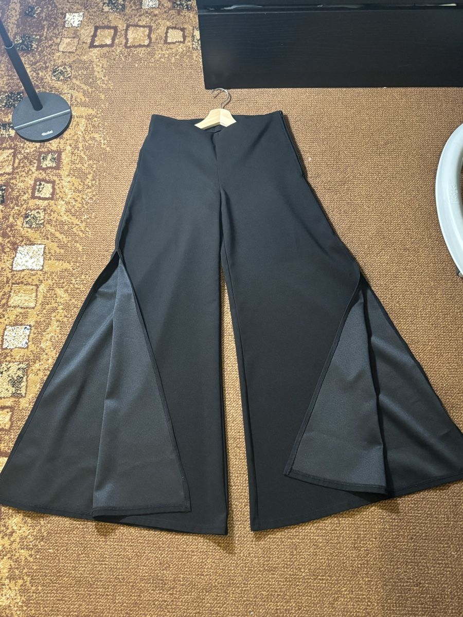 Pantalons: Trouser – Neuf (Voir description) à Confignon par Second_Hand_Ch