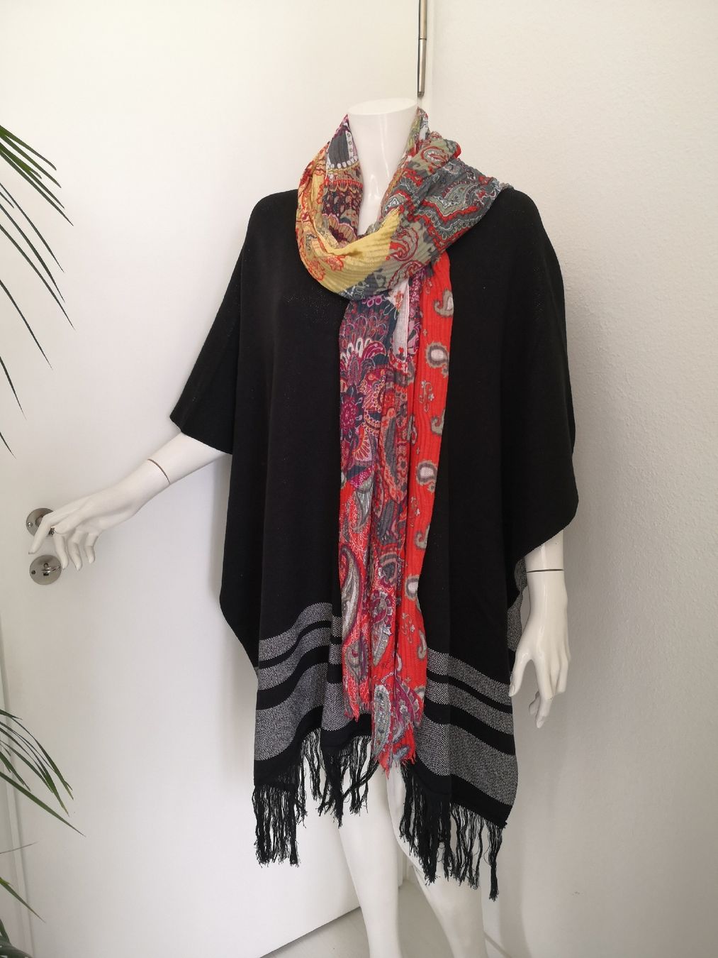 Foulard & Sciarpe: 🤩SCHAL MULTIFARBIG MIT PERSLEY-MUSTER – Usato da Olten venduto da Naja-Twins-Twins 6