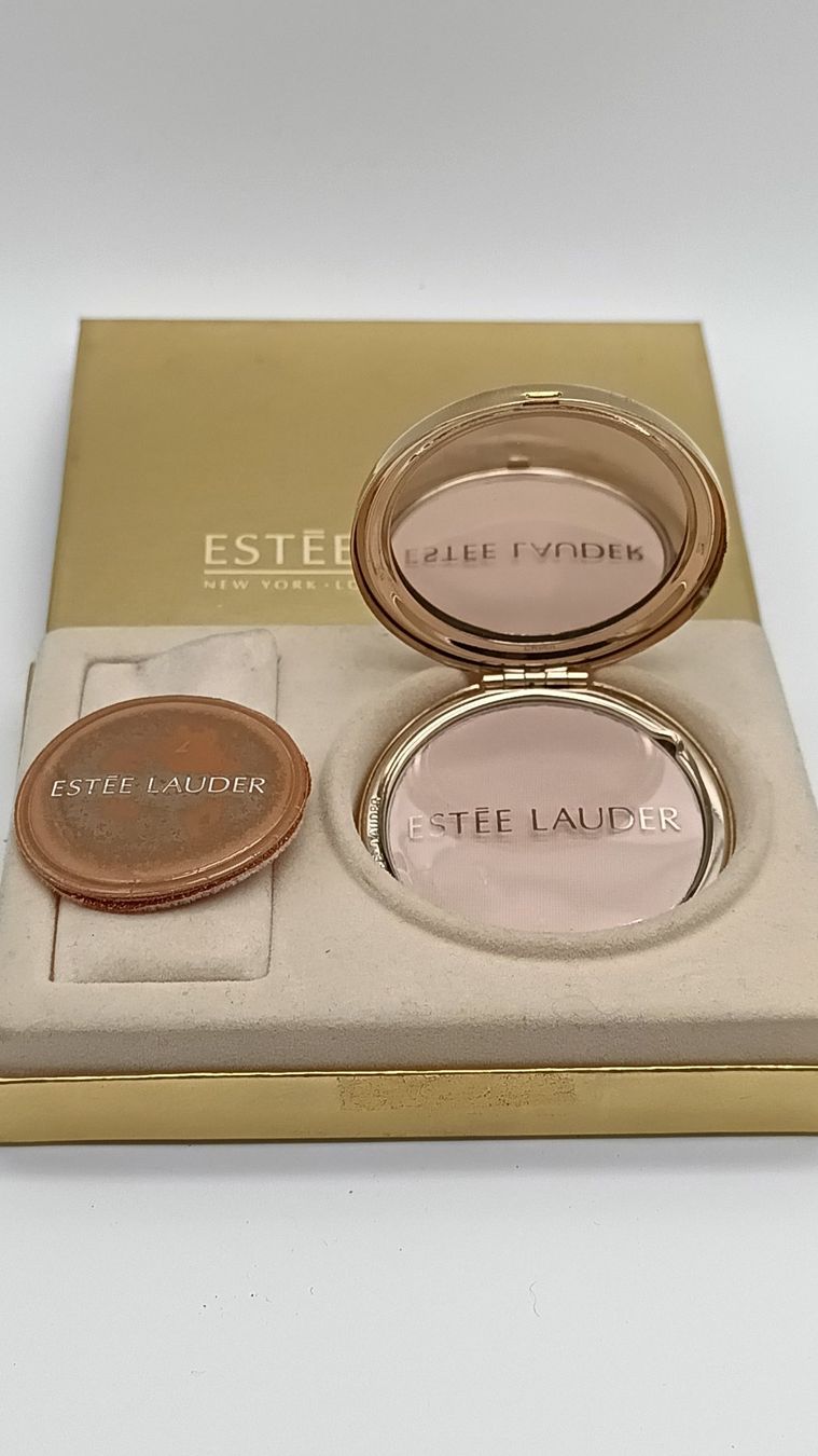 Estée Lauder Make-up: Poudrier vintage Estee Lauder – Nuovo (secondo la descrizione) da Poliez-Pittet venduto da DakotaAntiques 2