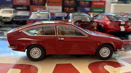 Alfa Romeo Alfetta GT  rot 1:18