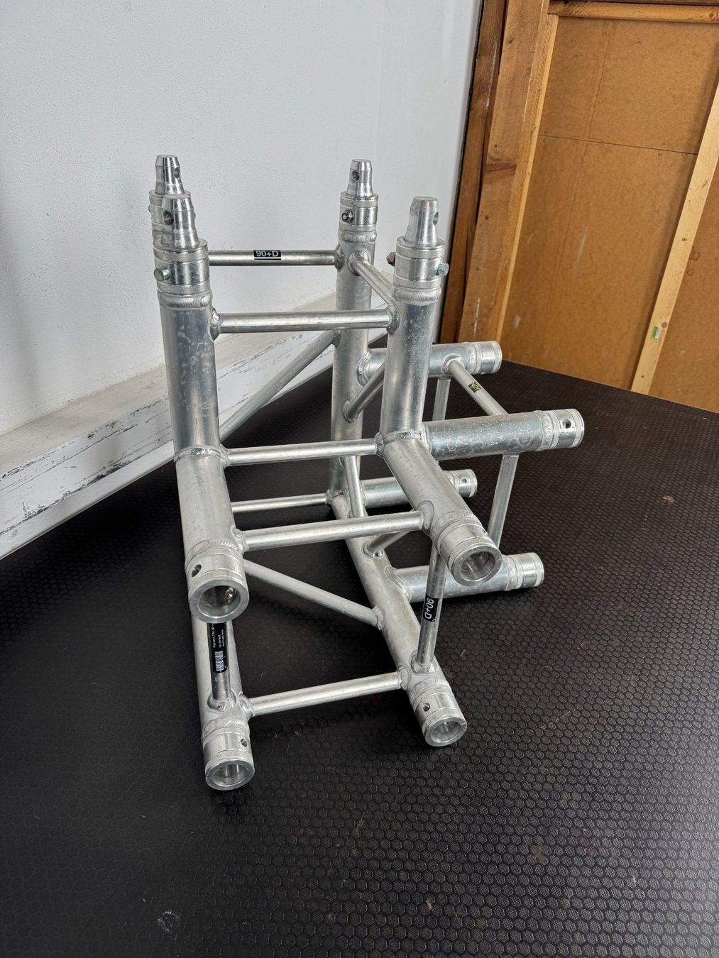 Tralicci: Globaltruss F34 90° +down Ecke – Usato da Buchs AG venduto da N-joyEvents 2