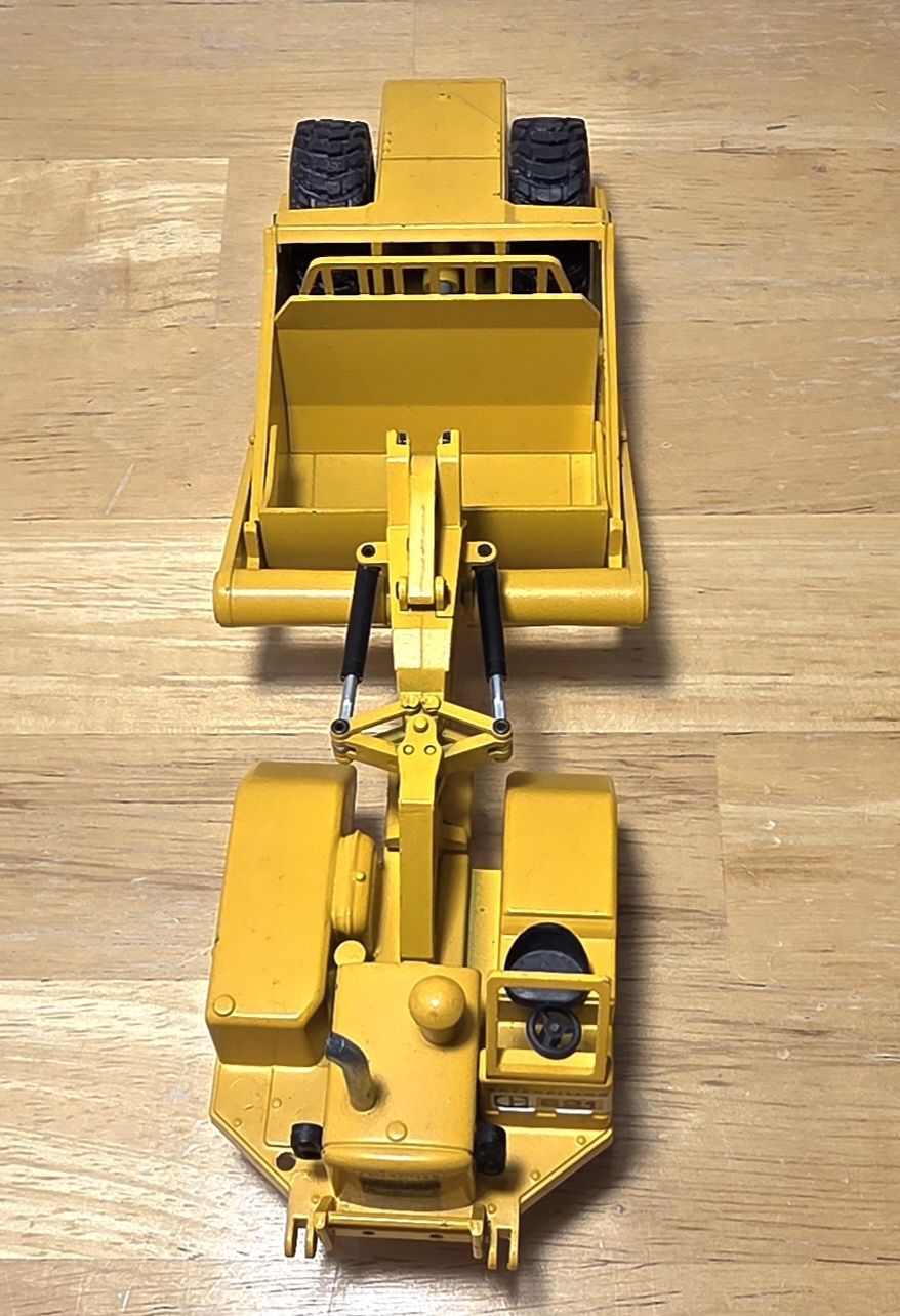 Caterpillar Kit di modellismo & Modellini statici: Caterpillar Schürfzug, Modell 621 – Usato da Männedorf venduto da Modellbau-wyss 2