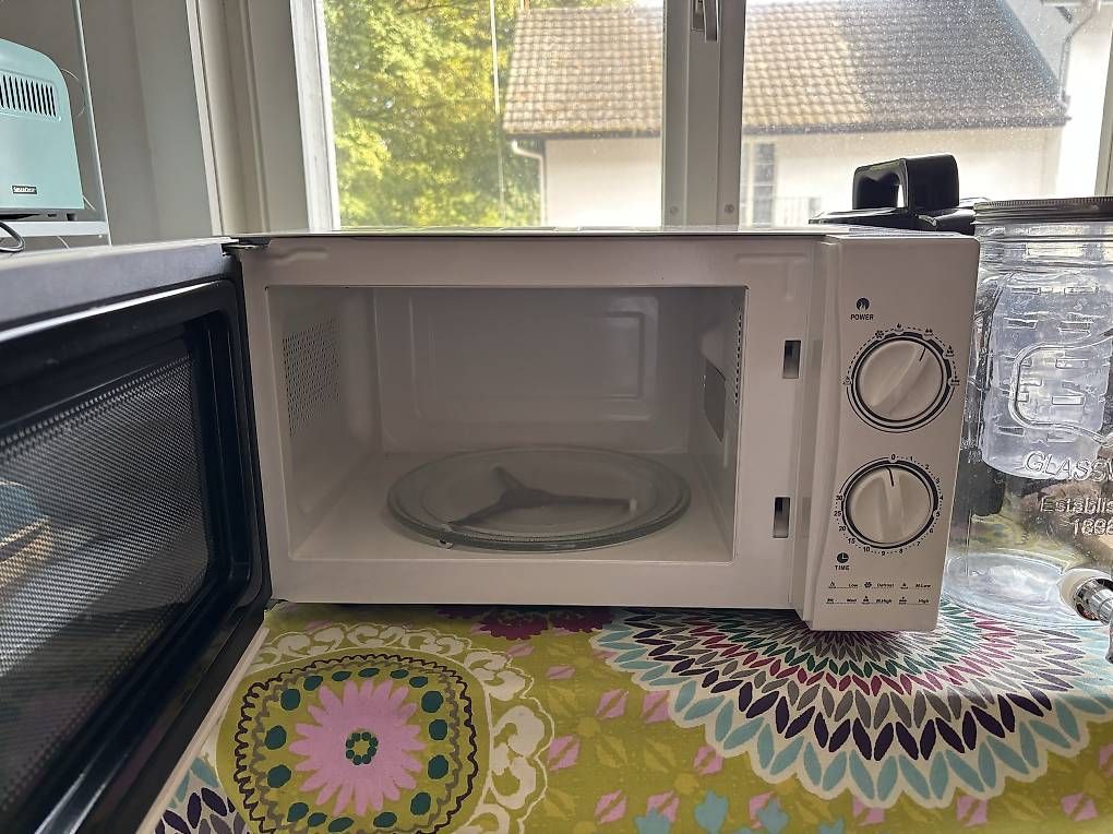 Küchengeräte: Four à micro-ondes – Gebraucht aus Fribourg von Brosciuttofunghi 1
