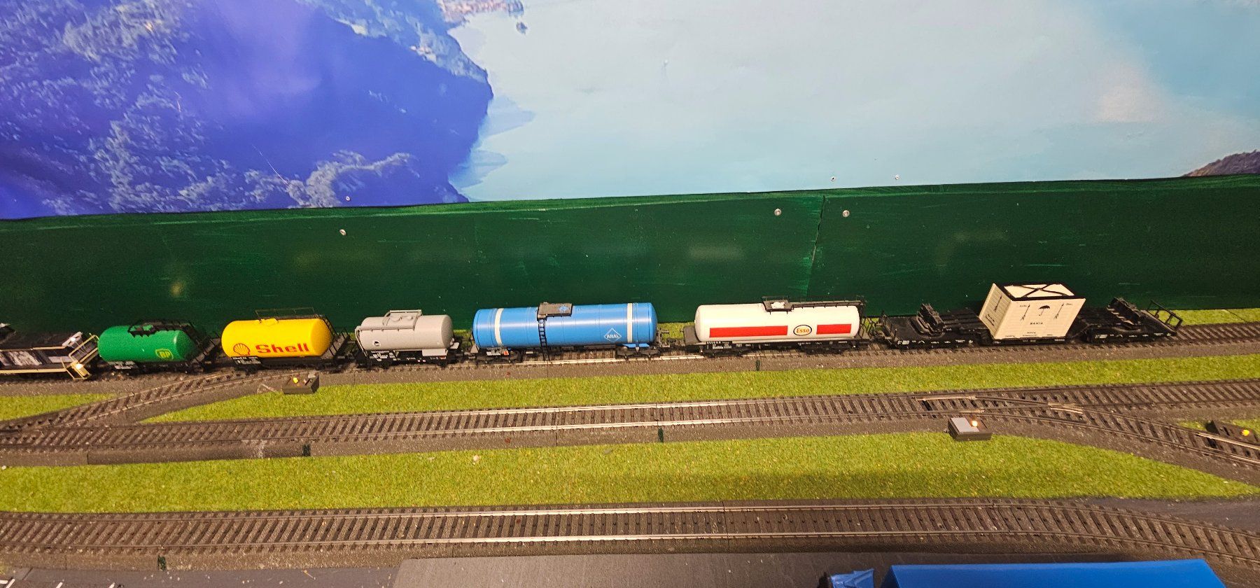 Märklin Modelleisenbahnen: Tankwagen und Silowagen – Gebraucht aus Magden von rtu123 1