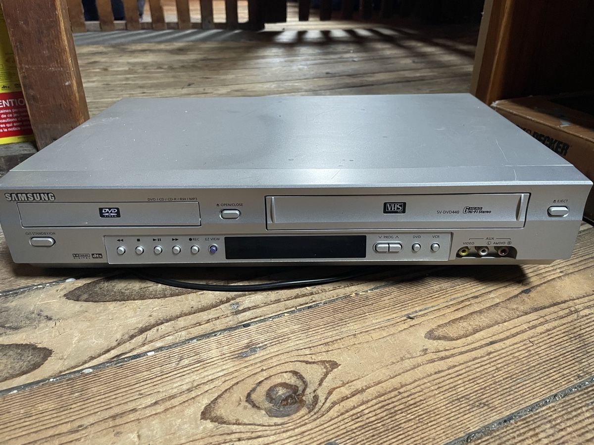 Samsung Sistemi audio & multimediali: Samsung DVD VHS Kombigerät – Usato da Zürich venduto da Patti