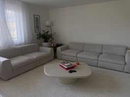 Zwei Sofas