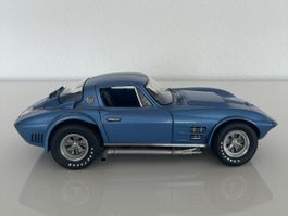 Exoto Chevrolet Corvette Grand Sport 1:18 defekt