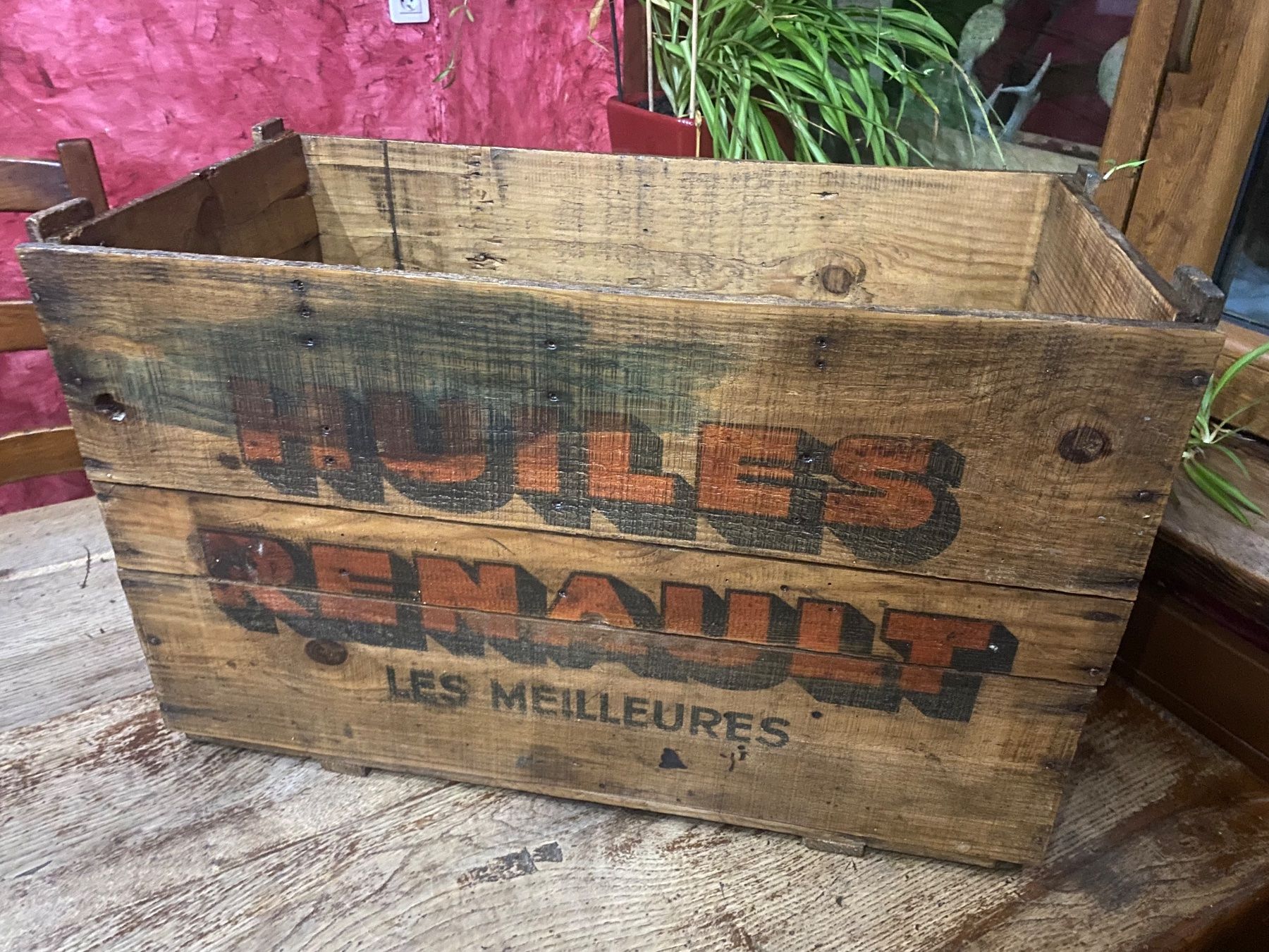 Casse di trasporto: Ancienne caisse huiles Renault bois restauree – Usato da Lajoux JU venduto da Briard0 3