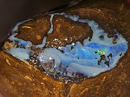 Grosser Australischer Boulderopal Rohstein