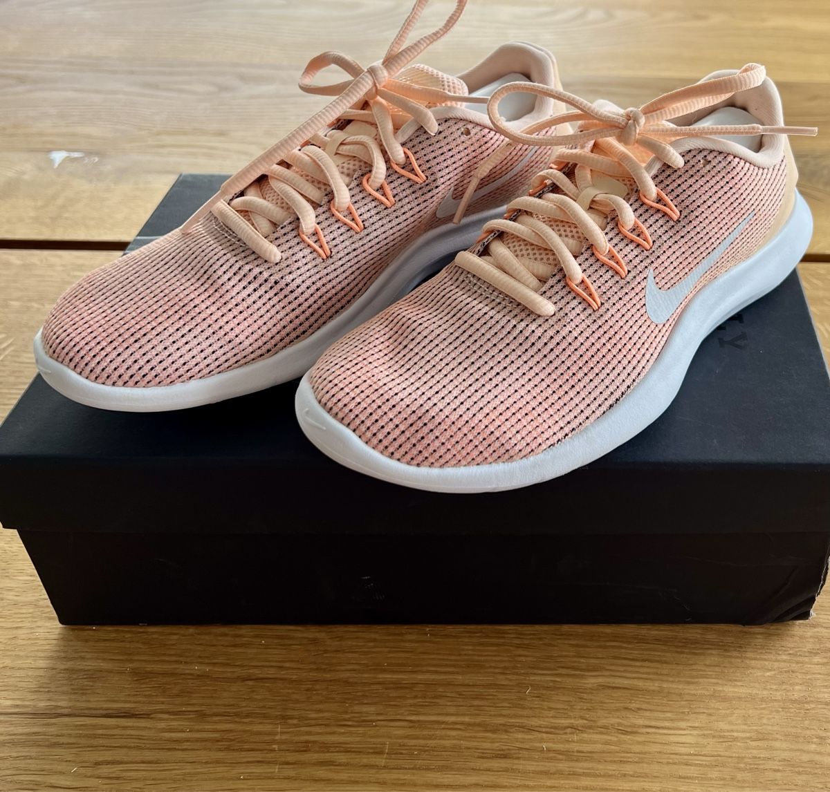Nike Schuhe für Mädchen: Nike Flex RN 2018 Laufschuhe, Grösse 36.5 – Gebraucht aus Hölstein von ChevalBlanc