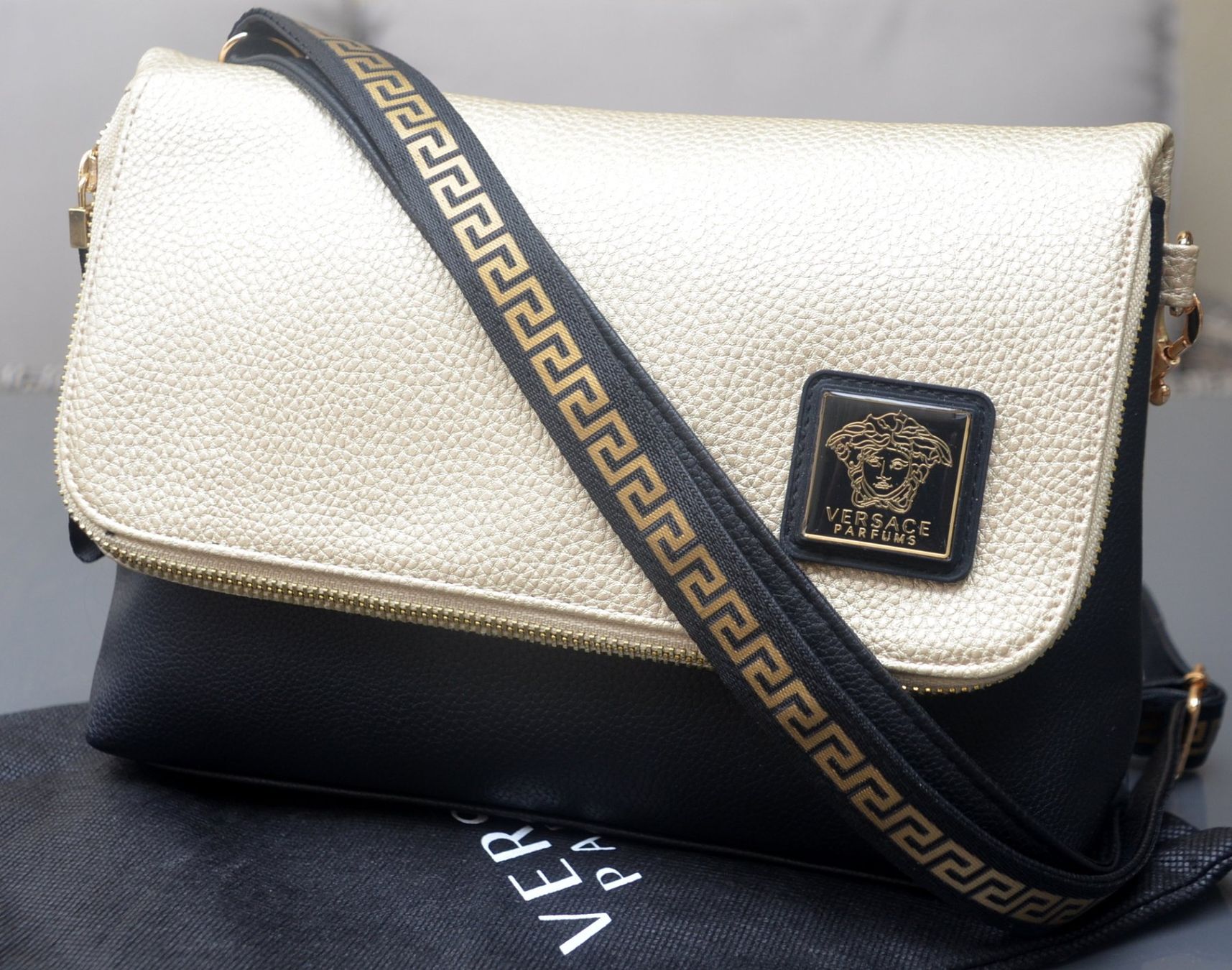 Versace Borse da donna: Vesace Medusa Tasche / sac – Usato da Collonges venduto da arashee 7