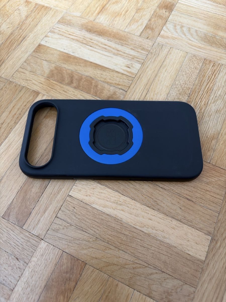 Quad Lock Coques & Protection écran: Coque quadlock iPhone air – D'occasion à Chézard-St-Martin par Titant2k