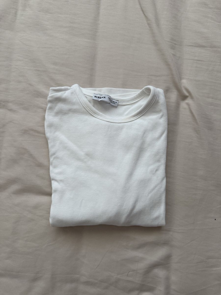 Bershka Tops: Langarmshirt BERSHKA weiss – Gebraucht aus Volketswil von azypazy