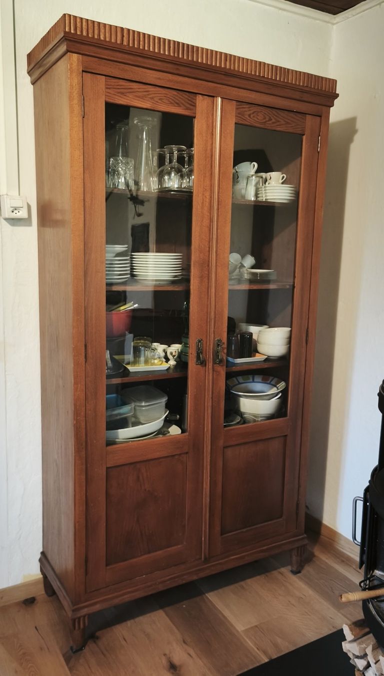 Armoires: Vitrinenschrank mit Glas – D'occasion à Luzern par Raui