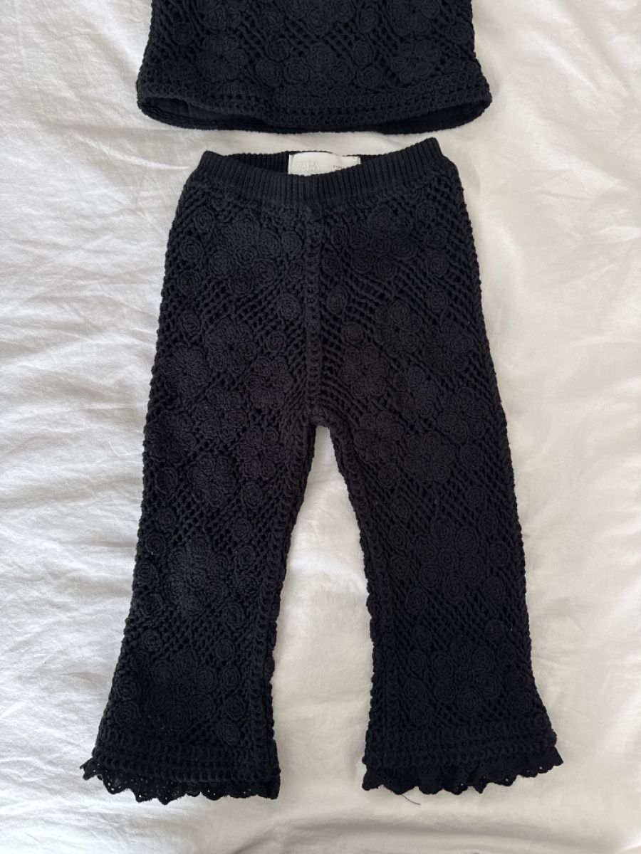 Zara Lotti & Set di vestiti: Ensemble noir en crochet Zara - taille 92 – Usato da Saillon venduto da alico 2