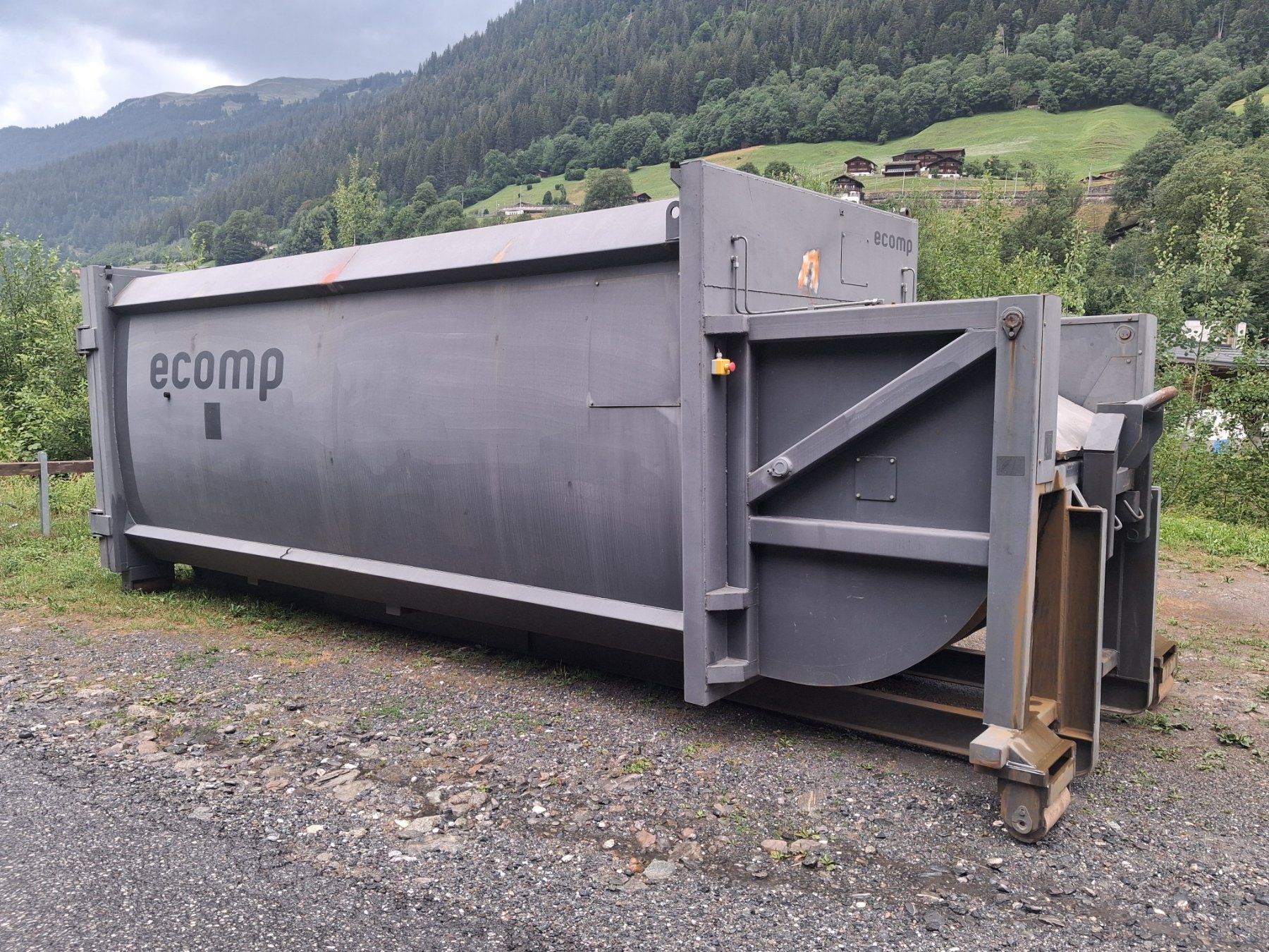 Eléments de bureau: Abrollcontainer 29m3 guter Zustand.  Pressmulde – D'occasion à Klosters-Dorf par peter2016 2