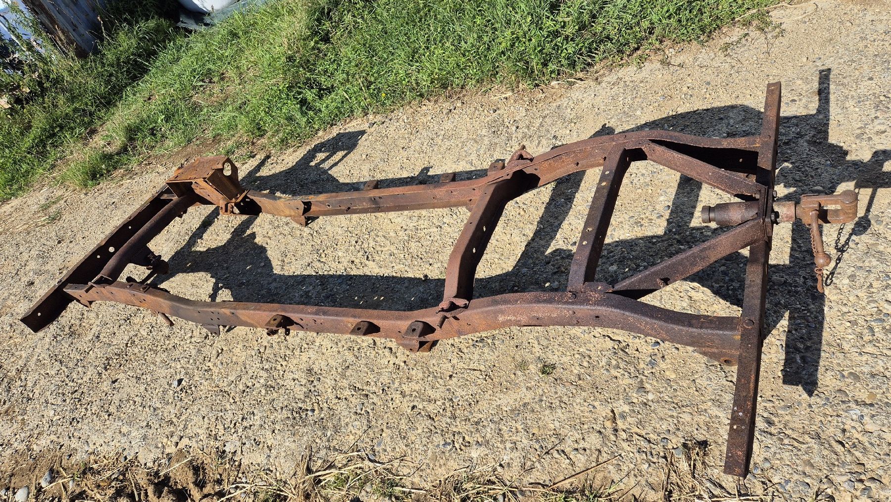 Jeep Tutti pezzi di ricambio auto: Willys Jeep Cj3b Chassis – Usato da Villigen venduto da Nakais 1