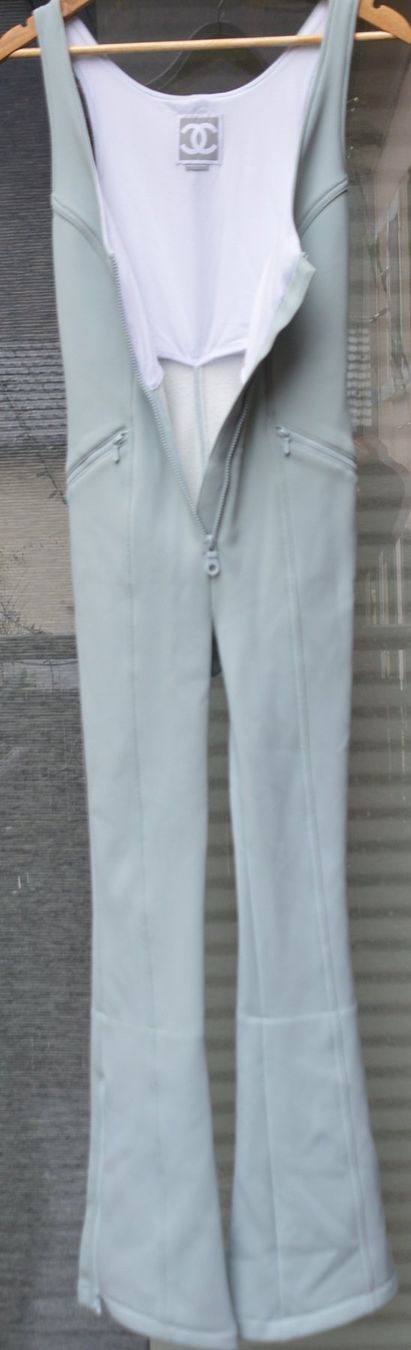 Chanel Completi & Tailleur: Chanel Skianzug / combinaison de ski .34 – Usato da Collonges venduto da Auganien 6