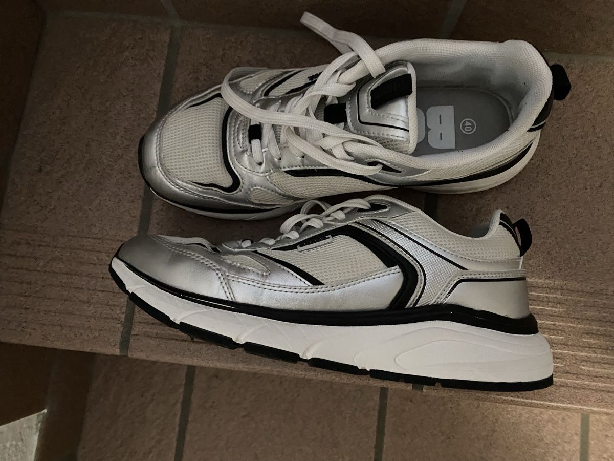 Bench Scarpe da donna: Bench Turnschuhe Gr 40 – Usato da Amriswil venduto da samettigerli 2