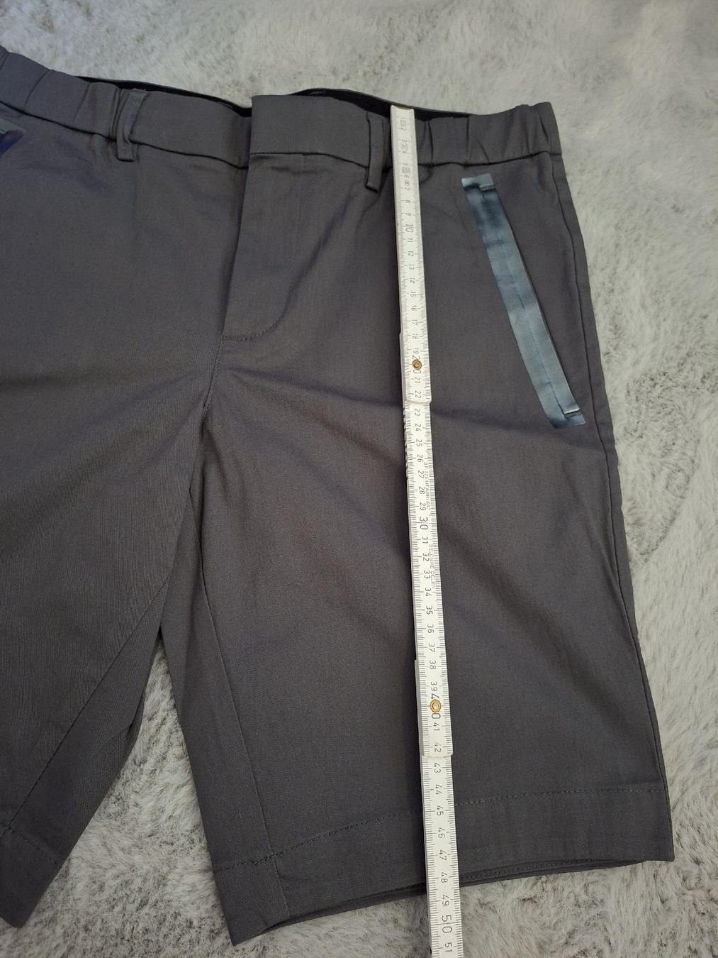 Hugo Boss Pantaloni: Shorts BOSS Homme gris   – Usato da Renens VD venduto da ser_j2fn 5