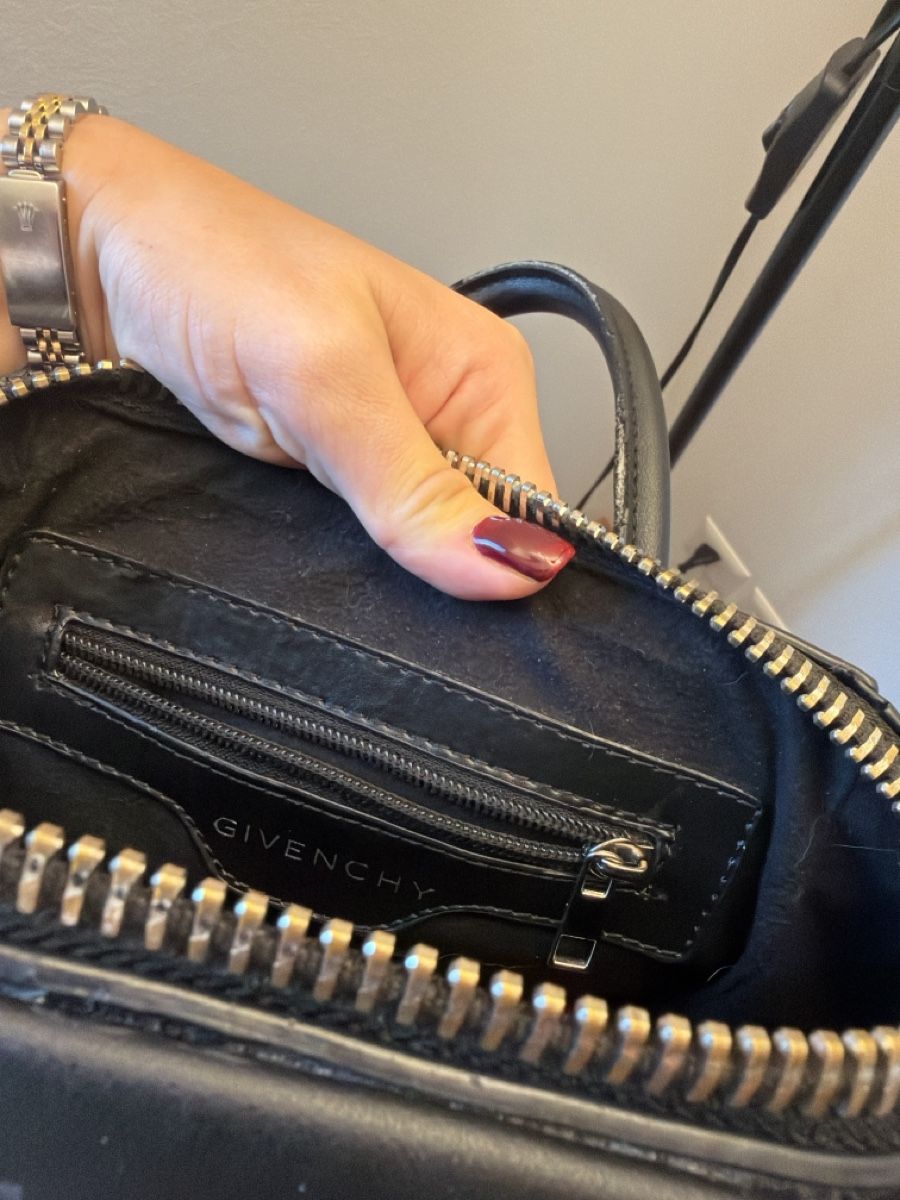 Givenchy Taschen: Women's bag small – Defekt aus Hausen AG von nik_9sg2 4