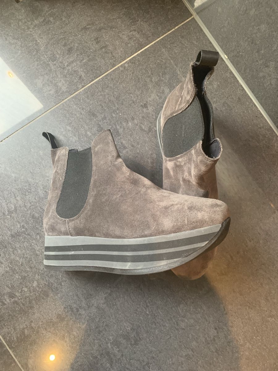 Scarpe da donna: Frau Schuhe – Usato da Bergdietikon venduto da zor_856j