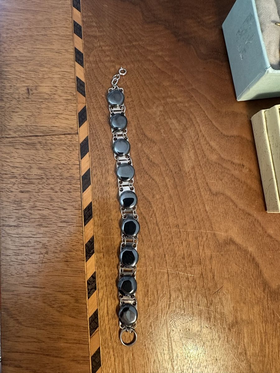 Armbänder & -reifen: Hämatit-Armband  – Gebraucht aus Oensingen von Shellybubble1