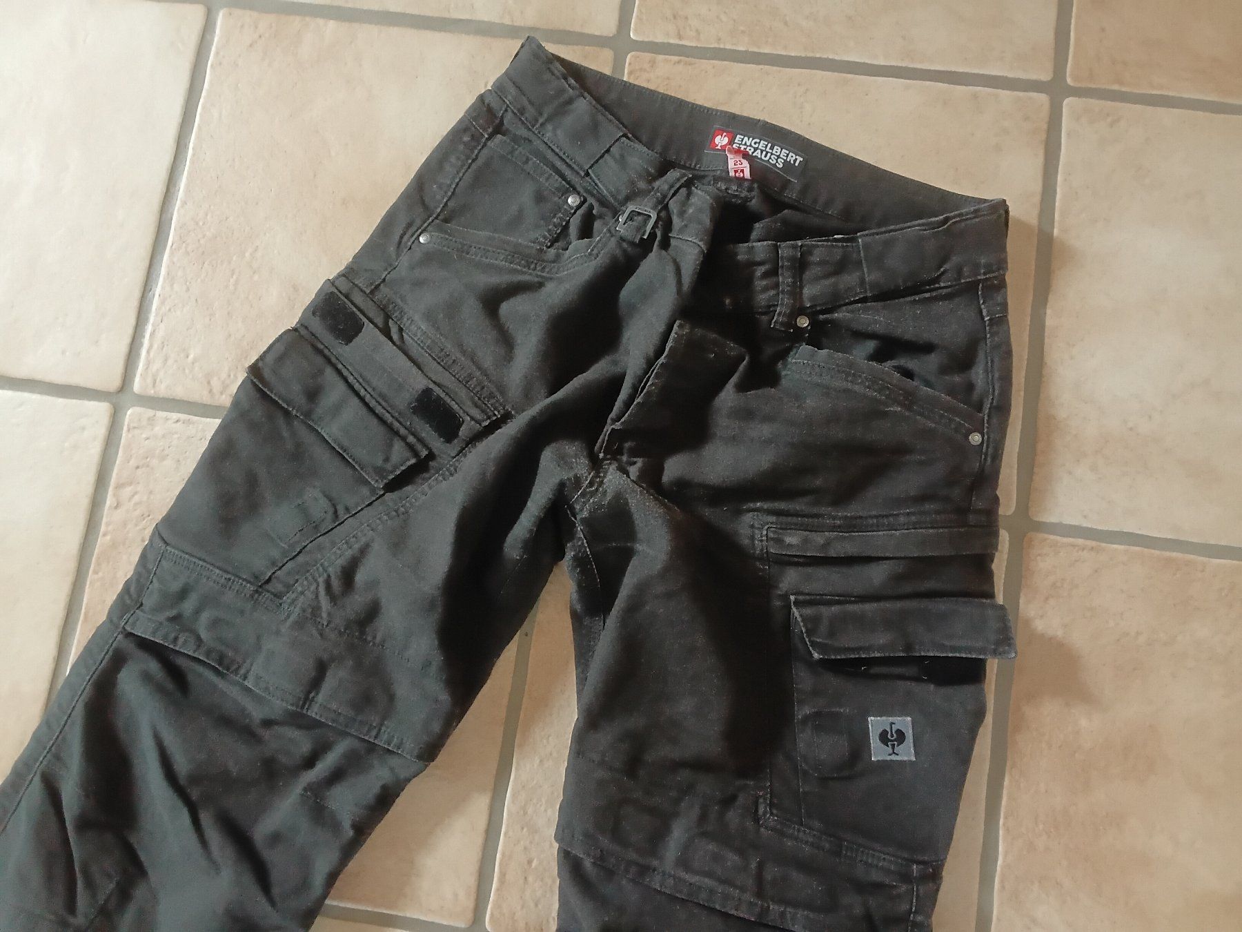Engelbert Strauss Jeans: Engelbert Strauss Cargojeans vintage schwarz Gr. 52 – Usato da Riniken venduto da Kandergrund86 1