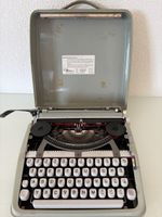 Schreibmaschine Hermes Baby Paillard mit Koffer grau