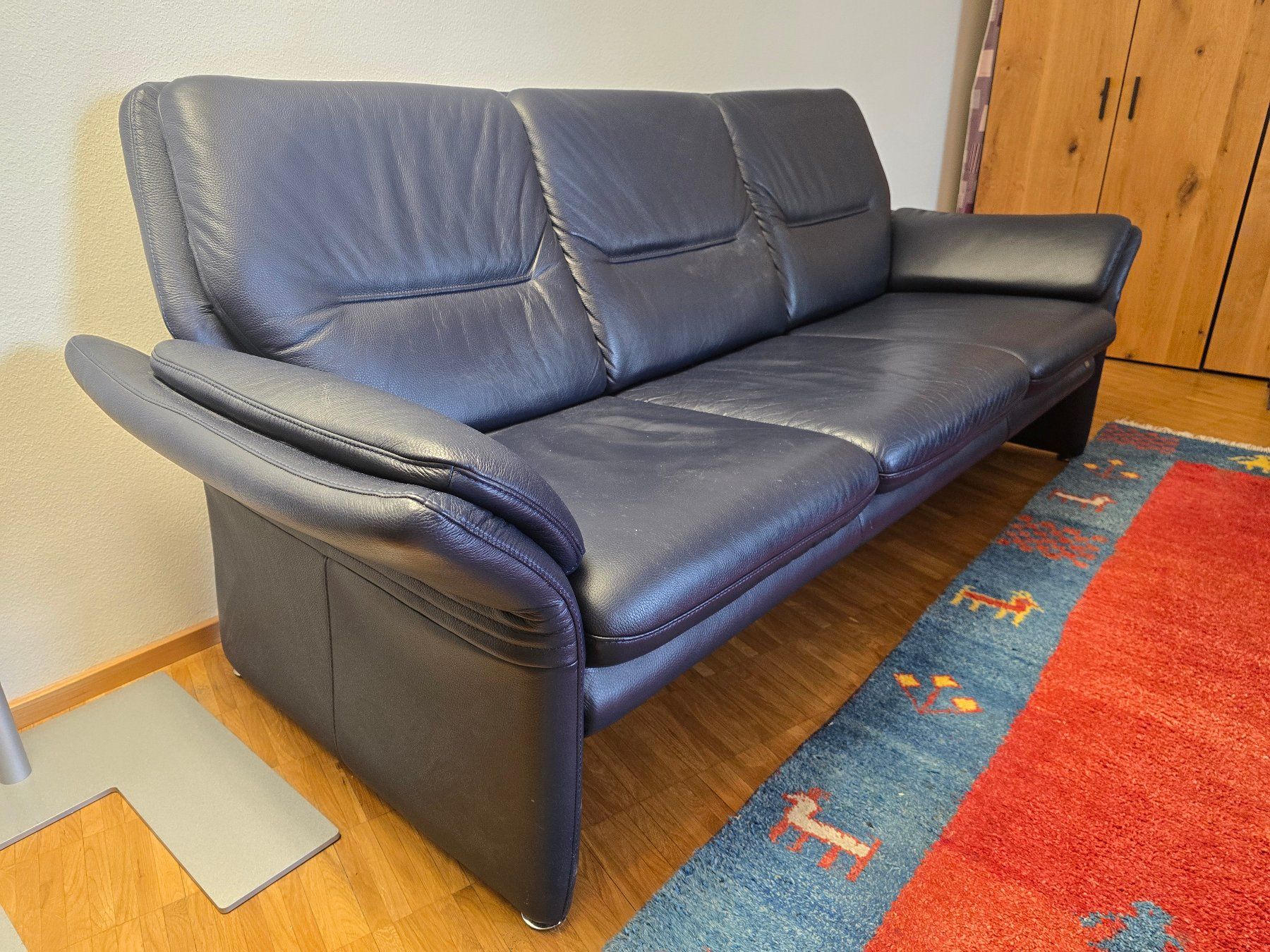 Sofas: Sofa dunkelblau Leder mit Hocker guter Zustand – Gebraucht aus Zürich von and_8jnp 1