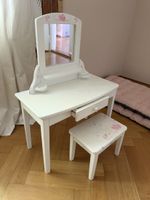 Kinderschminktisch mit Hocker, Holz, weiss, gebraucht.