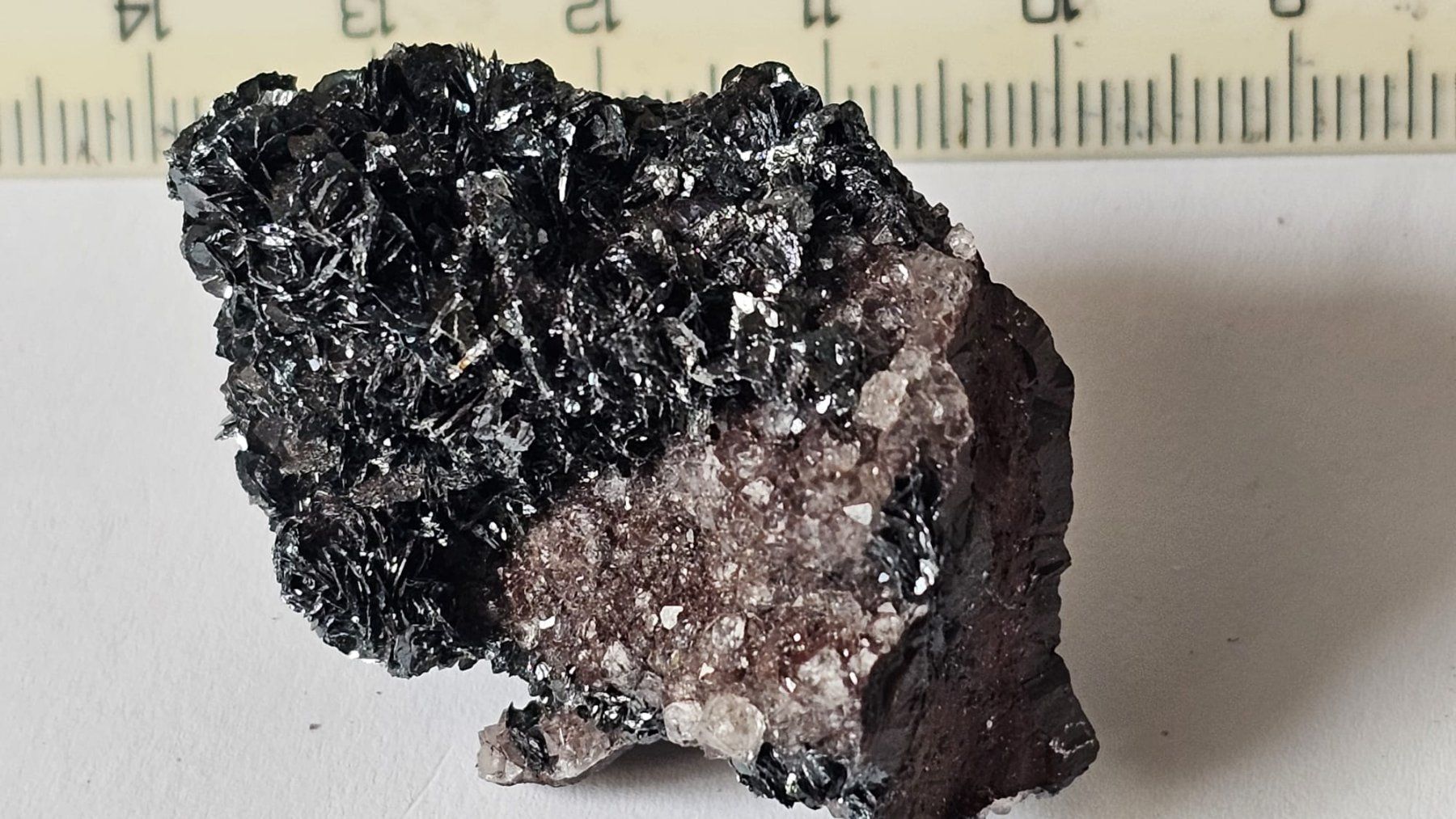 Minéraux & Lithothérapie: Black Metallic Crystal on Quartz Matrix – D'occasion à St-Légier-Chiésaz par nig_dk7p 3