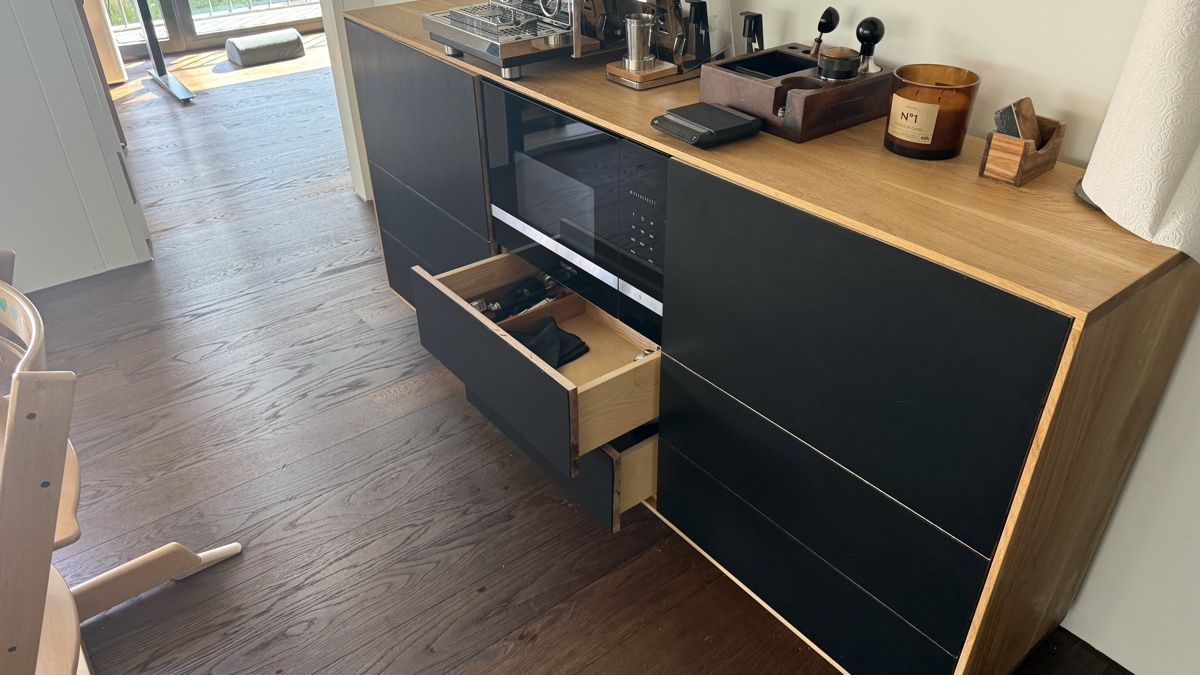 Credenze: Sideboard with built in microwave custom made – Usato da Rüschlikon venduto da sergir 5