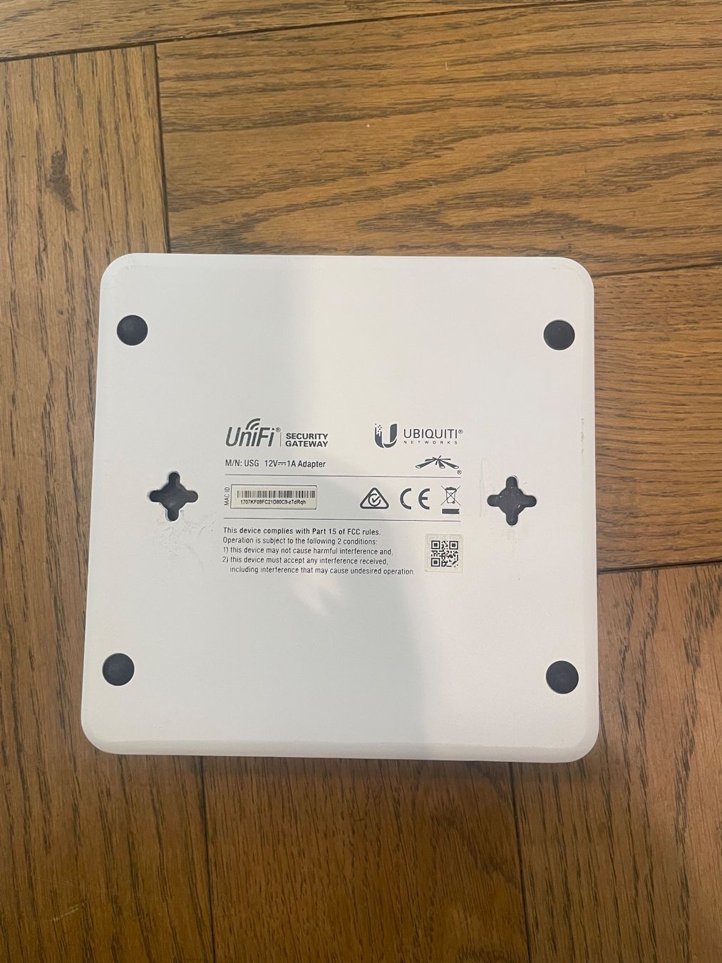 Componenti elettronici: Ubiquiti UniFi Sécurity Gateway – Nuovo (secondo la descrizione) da Sion venduto da Bang-OlufsenSion 4