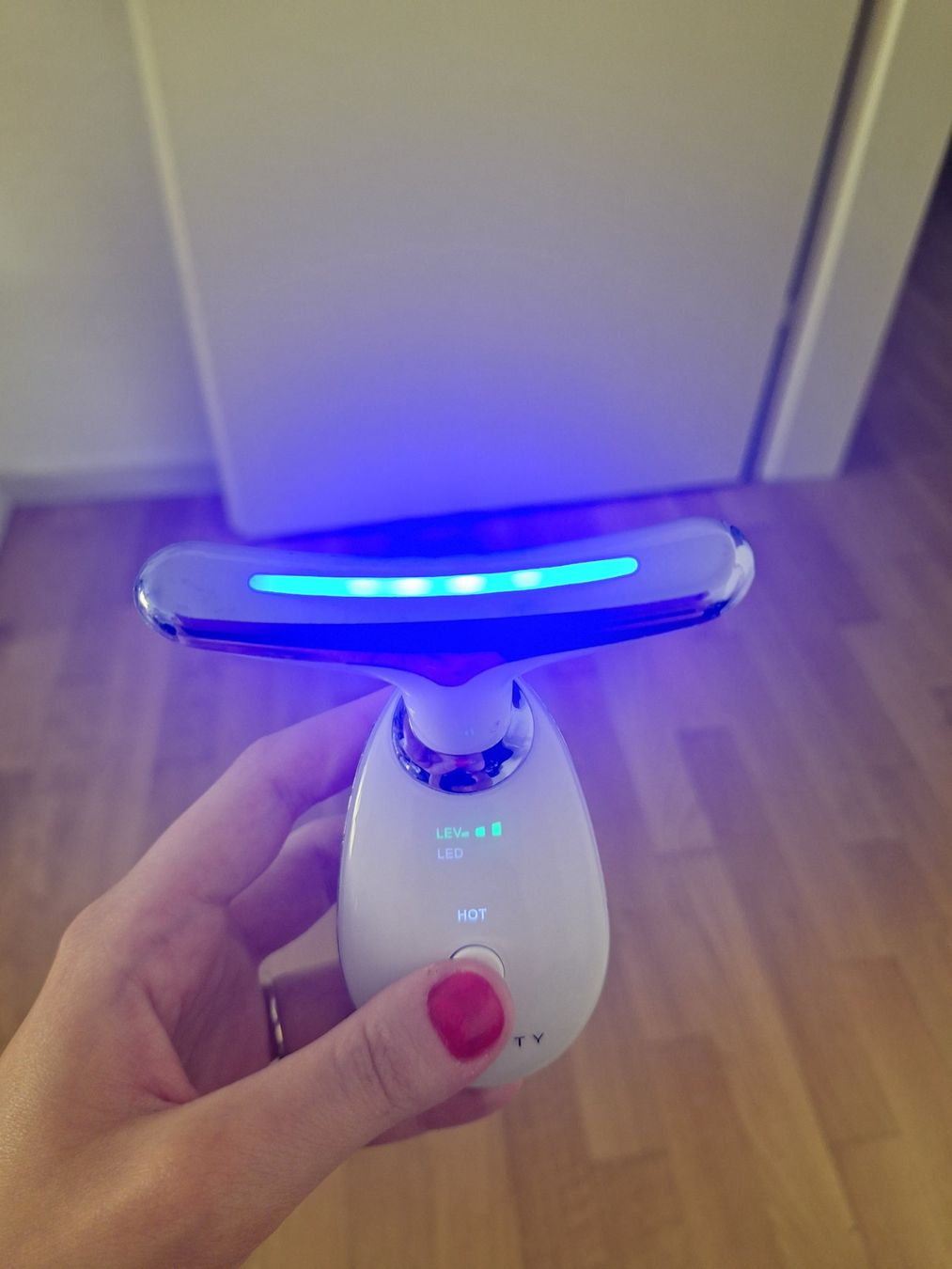 Cura del viso: VBeauty LED EMS Gesichtsmassagegerät – Nuovo (secondo la descrizione) da Wetzikon ZH venduto da kuk_9q2n 3