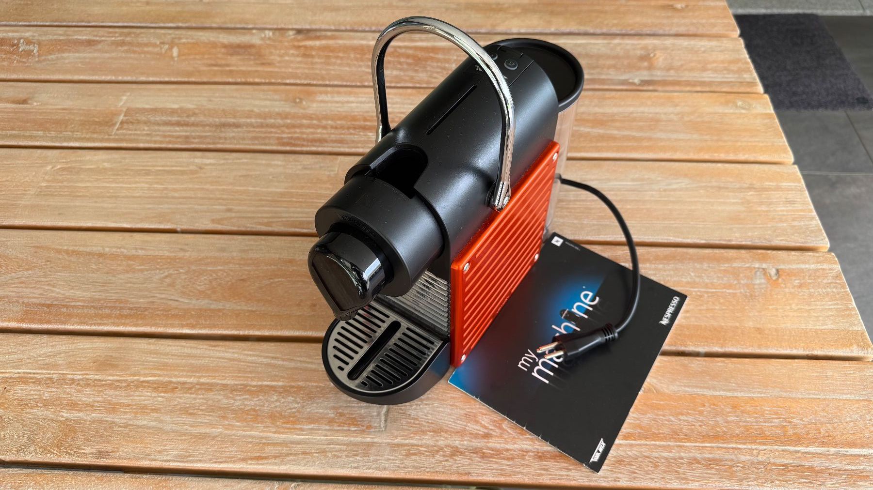 Turmix Macchine per caffè & Macchine per espresso: Turmix Nespresso Pixie rot (aber eher orange) – Usato da Kyburg-Buchegg venduto da ChuckCanuck 2