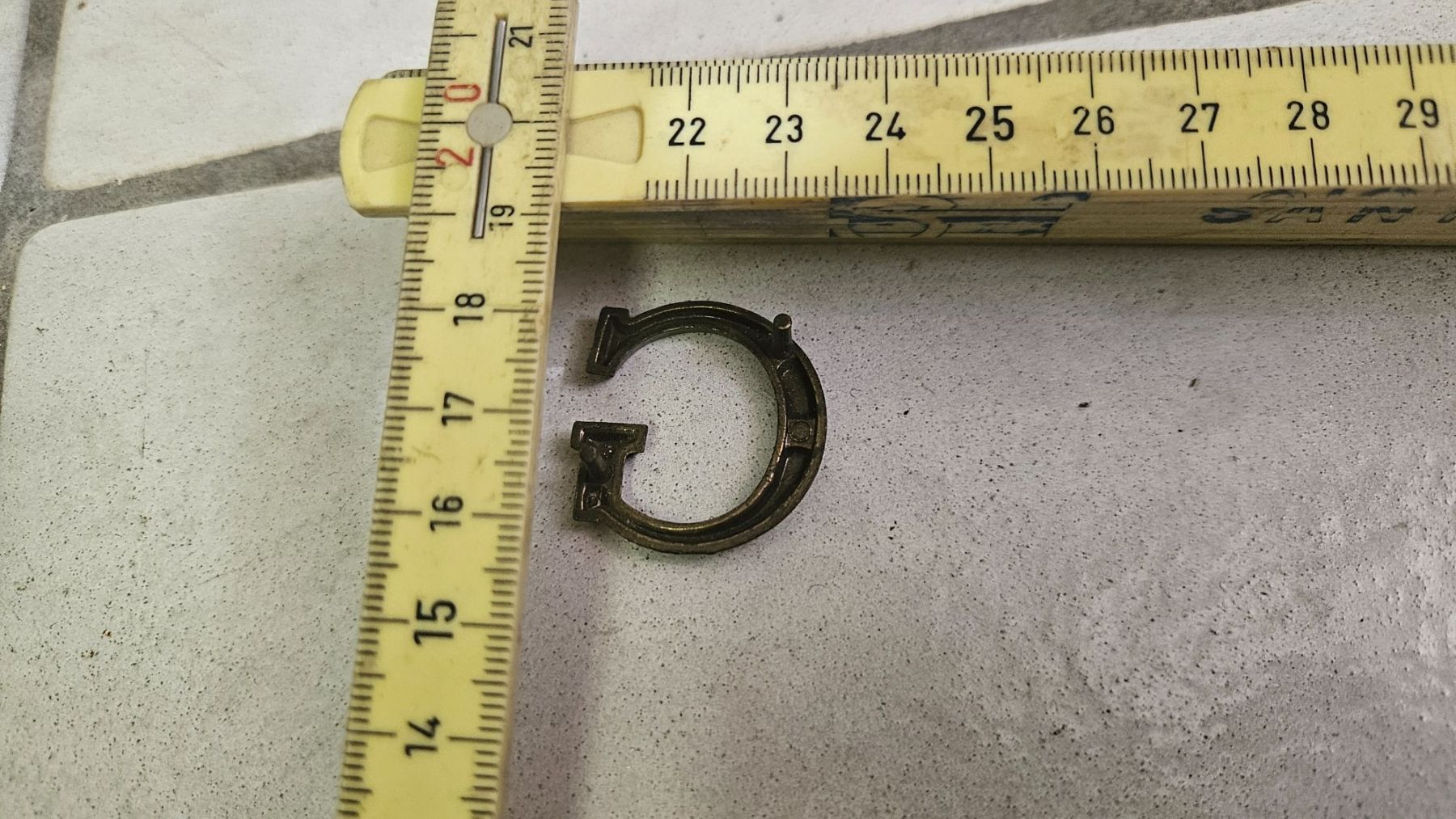 Tutte le decorazioni: 1 piccola lettera di metallo "G" – Usato da Melano venduto da H-Sara 1