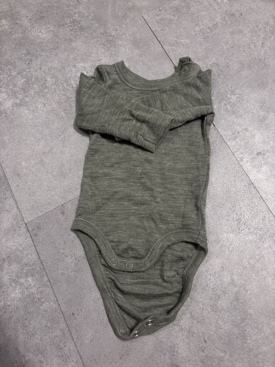 H&M Kleiderpakete & -sets: Body Gr. 56 Wolle-Seide – Gebraucht aus Allschwil von nin_dfr9