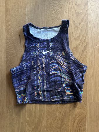 Top Nike