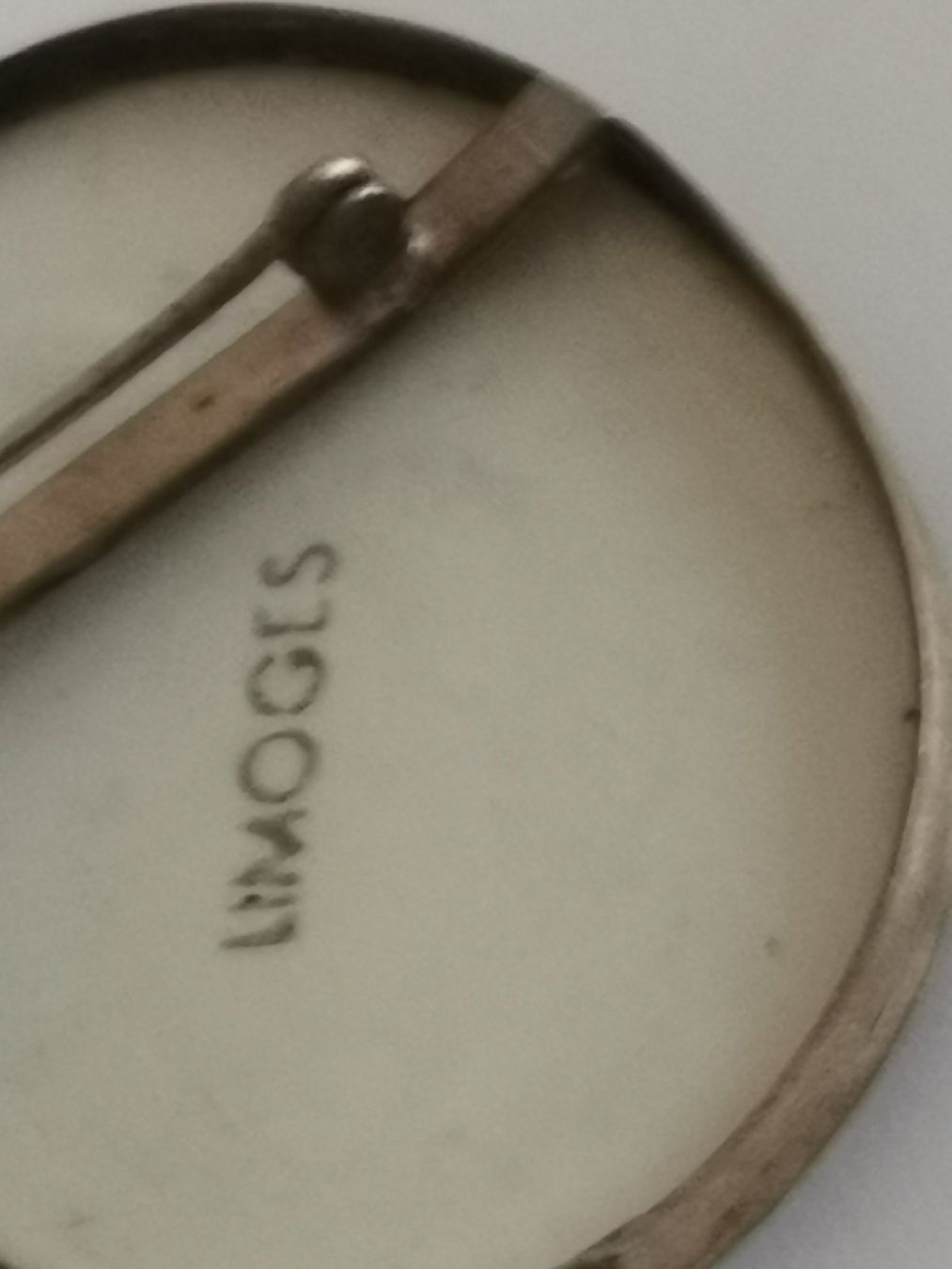 Broschen & Nadeln: SCH. VINTAGE LIMOGES BROSCHE M. DAME – Gebraucht aus Allschwil von Male54 1