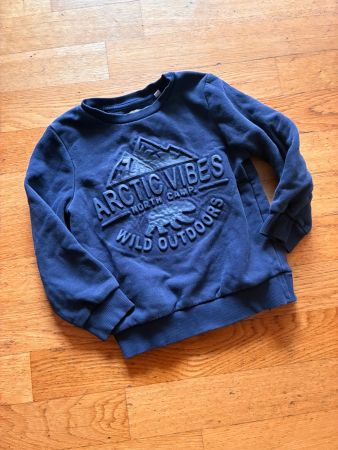 Schöner Pullover Gr. 110