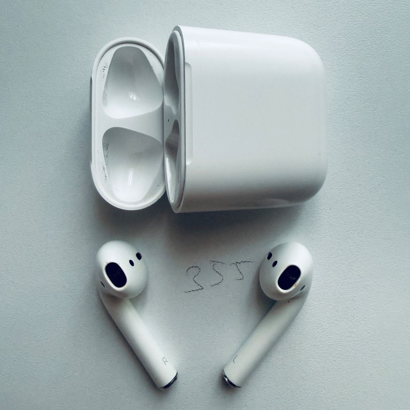 Apple Kopfhörer: Original Apple AirPods 2 Gen. Wireless Kopfhörer & Case – Gebraucht aus Basel von MY.AIRPODS.SHOP 1