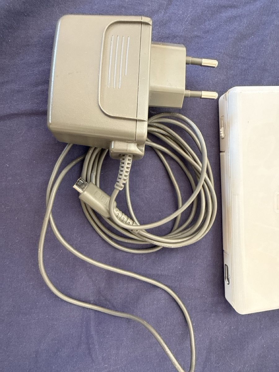 Nintendo Console: Nintendo DS Lite weiss mit Ladegerät gebraucht – Usato da Bubendorf venduto da Sonoxon 4