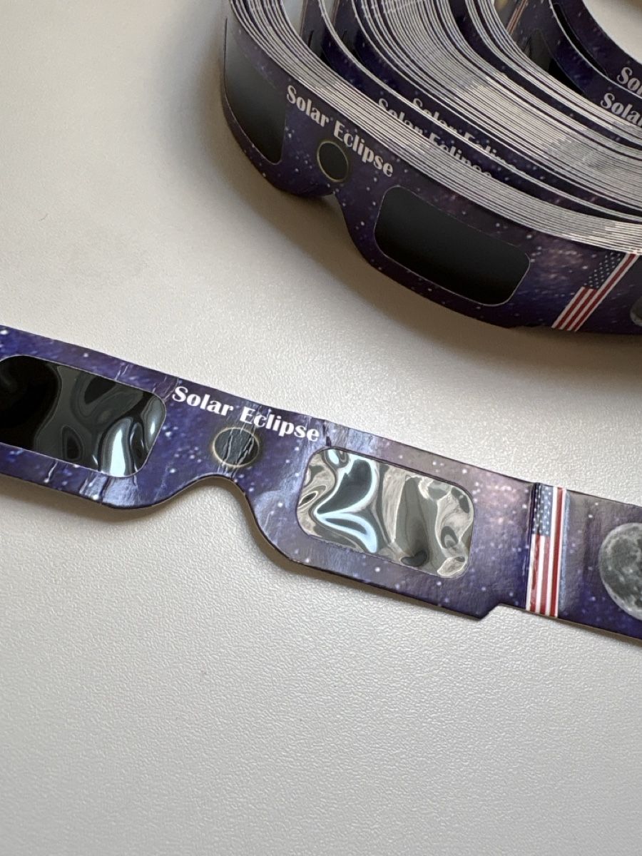 Occhiali & Lenti: Lunettes pour éclipse solaire neuves en papier – Nuovo (secondo la descrizione) da Vevey venduto da Jaycewitwicky 4