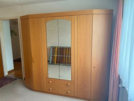Schrank aus Holz