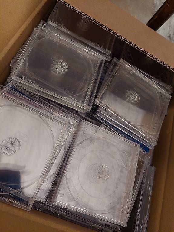 CD: Gratis leere CD Hüllen abzugeben – Usato da Muttenz venduto da Isi844 1